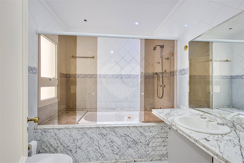 Casa à venda com 4 suítes no condomínio Solar Andaluz, São Paulo - SP