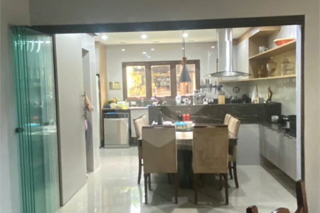 Casa à venda com 4 suítes no condomínio Vale da Santa Fé, Vinhedo - SP