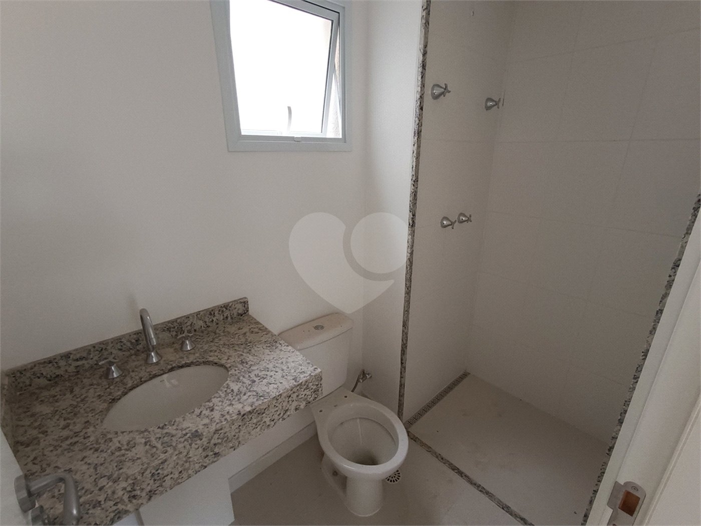 Apartamento à venda com 2 quartos, sendo 1 suíte, em Bairro do Cambará, São Roque, SP