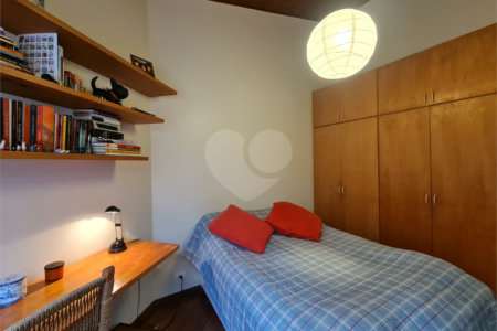 Casa Térrea à venda com 4 quartos, sendo 2 suítes, em Interlagos, São Paulo, SP