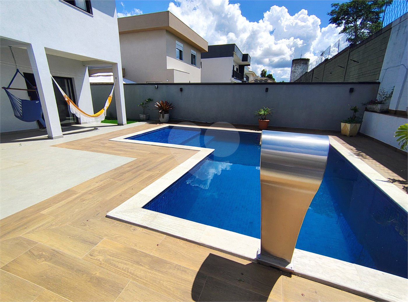 Casa à venda com 5 quartos, sendo 2 suítes, no condomínio Terras de Jundiaí, Jundiaí - SP