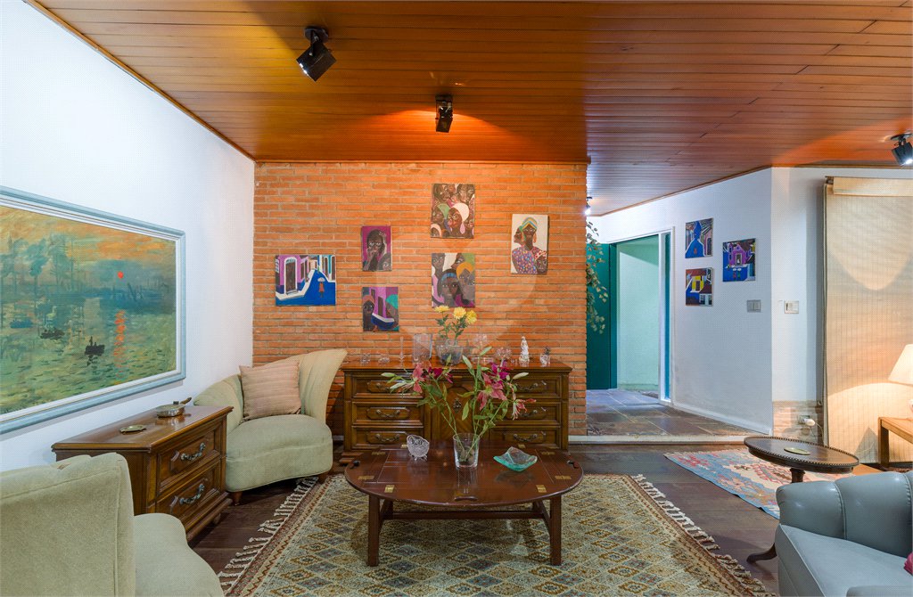 Casa Térrea à venda com 5 quartos, sendo 2 suítes, em Alto da Boa Vista, São Paulo, SP