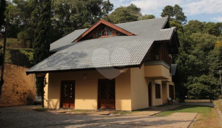 Sobrado à venda com 7 quartos, sendo 5 suítes,  no Centro, Mairiporã, SP