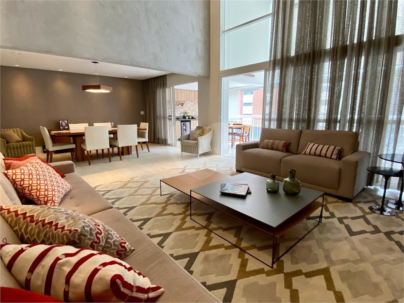 Apartamento à venda com 3 suítes em Vila Suzana, São Paulo, SP