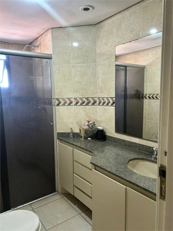 Apartamento na Vila Regente Feijó com 135m2, com 2 dorms, 1 suíte, 2 vagas. Estuda permuta.
