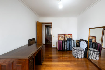 Apartamento à venda com 4 quartos, sendo 3 suítes,  em Jardim Monte Kemel, São Paulo, SP