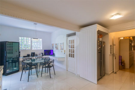 Casa à venda com 4 quartos, sendo 3 suítes, em Brooklin, São Paulo, SP