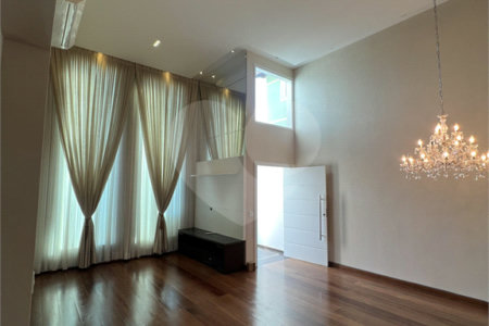 Casa à venda com 3 quartos, sendo 2 suítes, no condomínio Mirante do Horto, São Paulo - SP