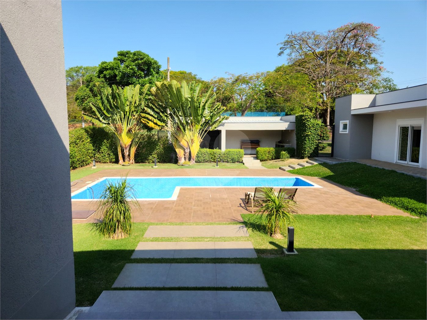Casa à venda com 4 quartos, sendo 3 suítes, no condomínio Terras de Mont Serrat, Salto - SP