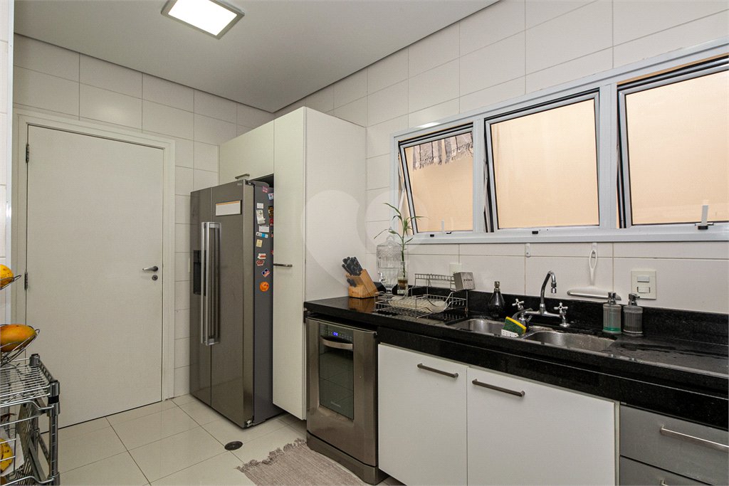 Casa à venda com 5 quartos, sendo 4 suítes, no condomínio Villa de Monterey, São Paulo - SP