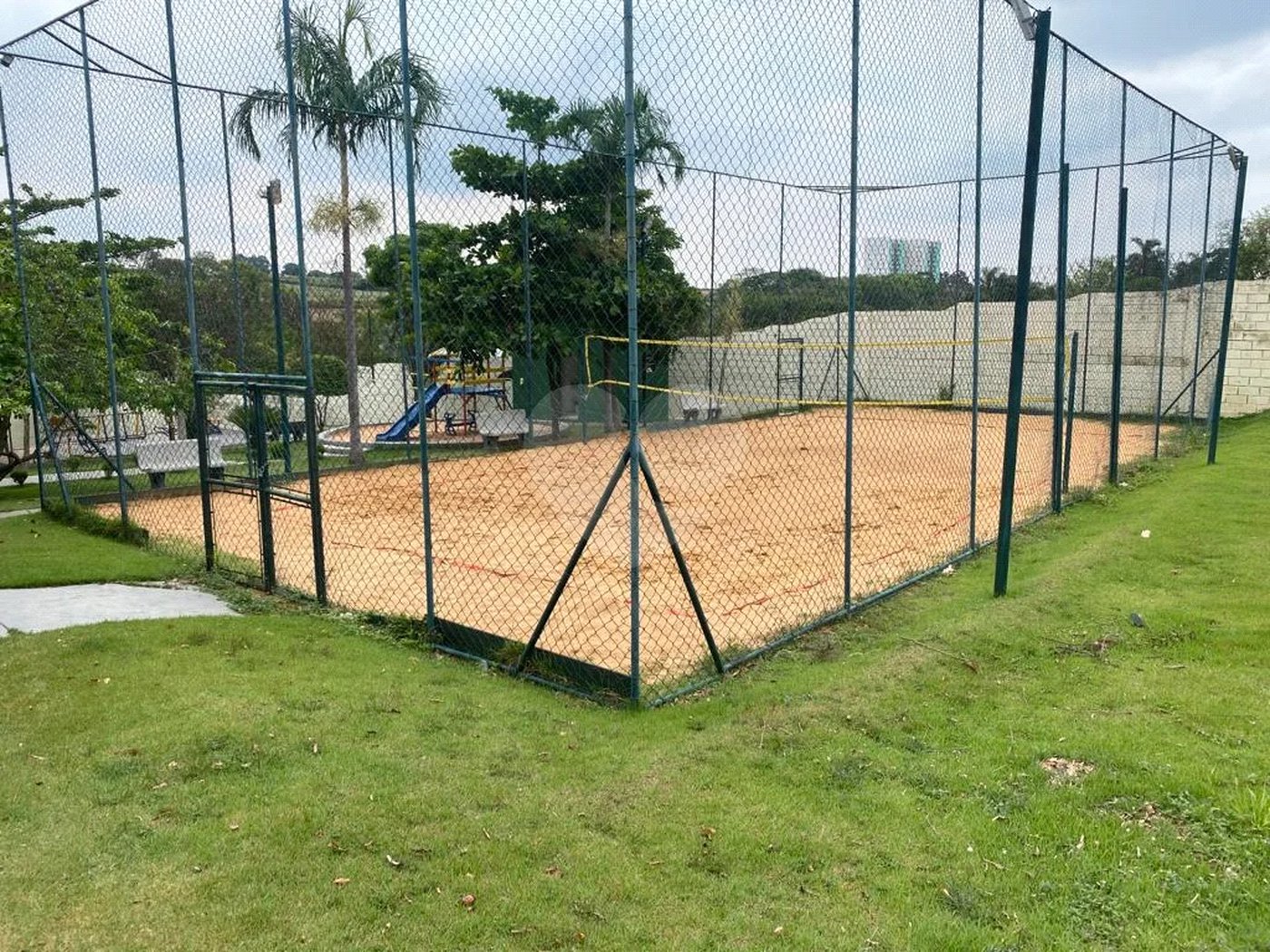 Sobrado de esquina Golden Park