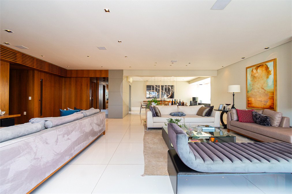 Apartamento à venda com 3 suítes em Vila Nova Conceição, São Paulo, SP
