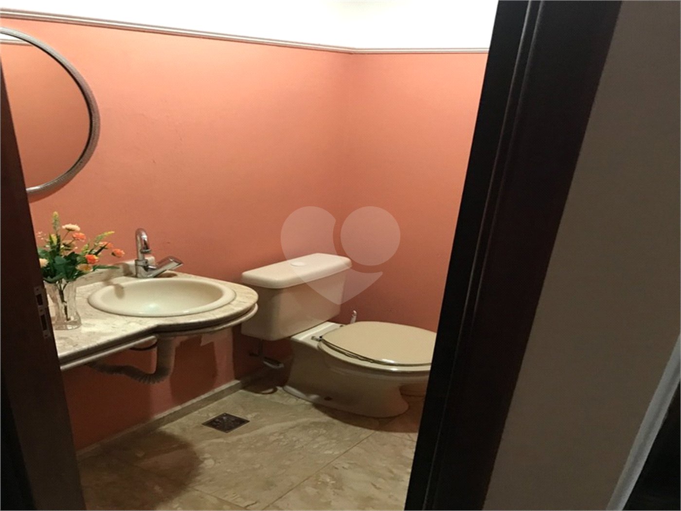 Casa à venda com 5 quartos, sendo 3 suítes, no condomínio Recanto das Flores, Indaiatuba - SP