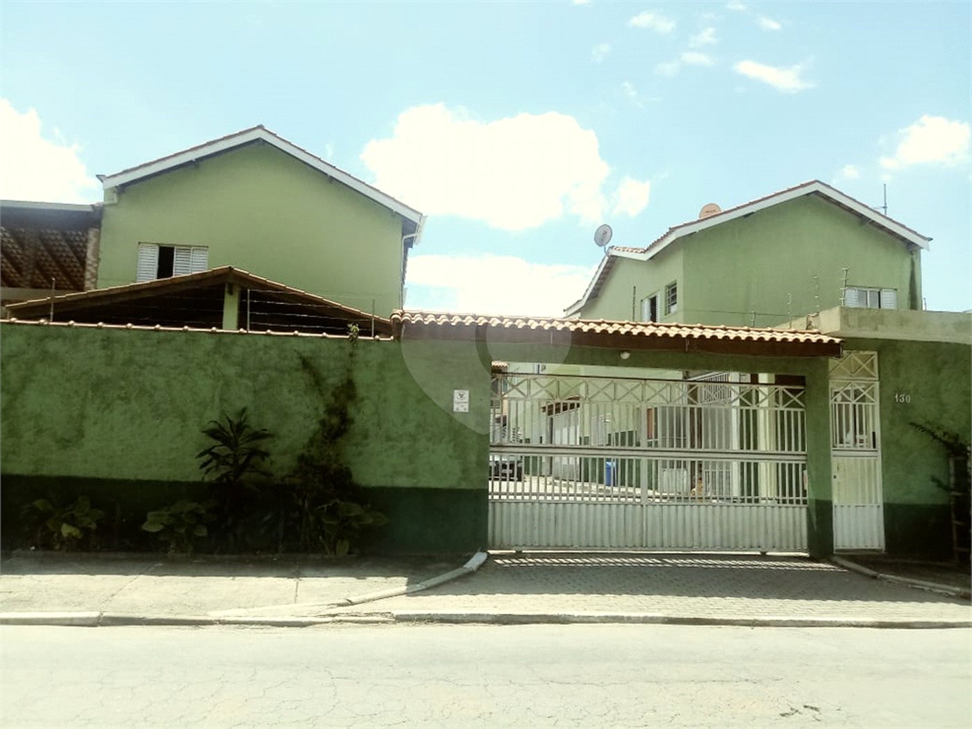 Casa à venda com 2 quartos, sendo 1 suíte, no condomínio Jardim Débora, Poá - SP
