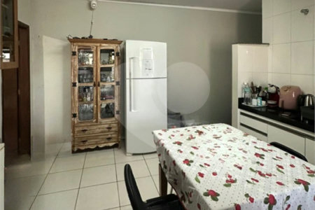 Casa à venda com 3 quartos, sendo 1 suíte,  em Vila Lacíria, Ponta Porã, MS