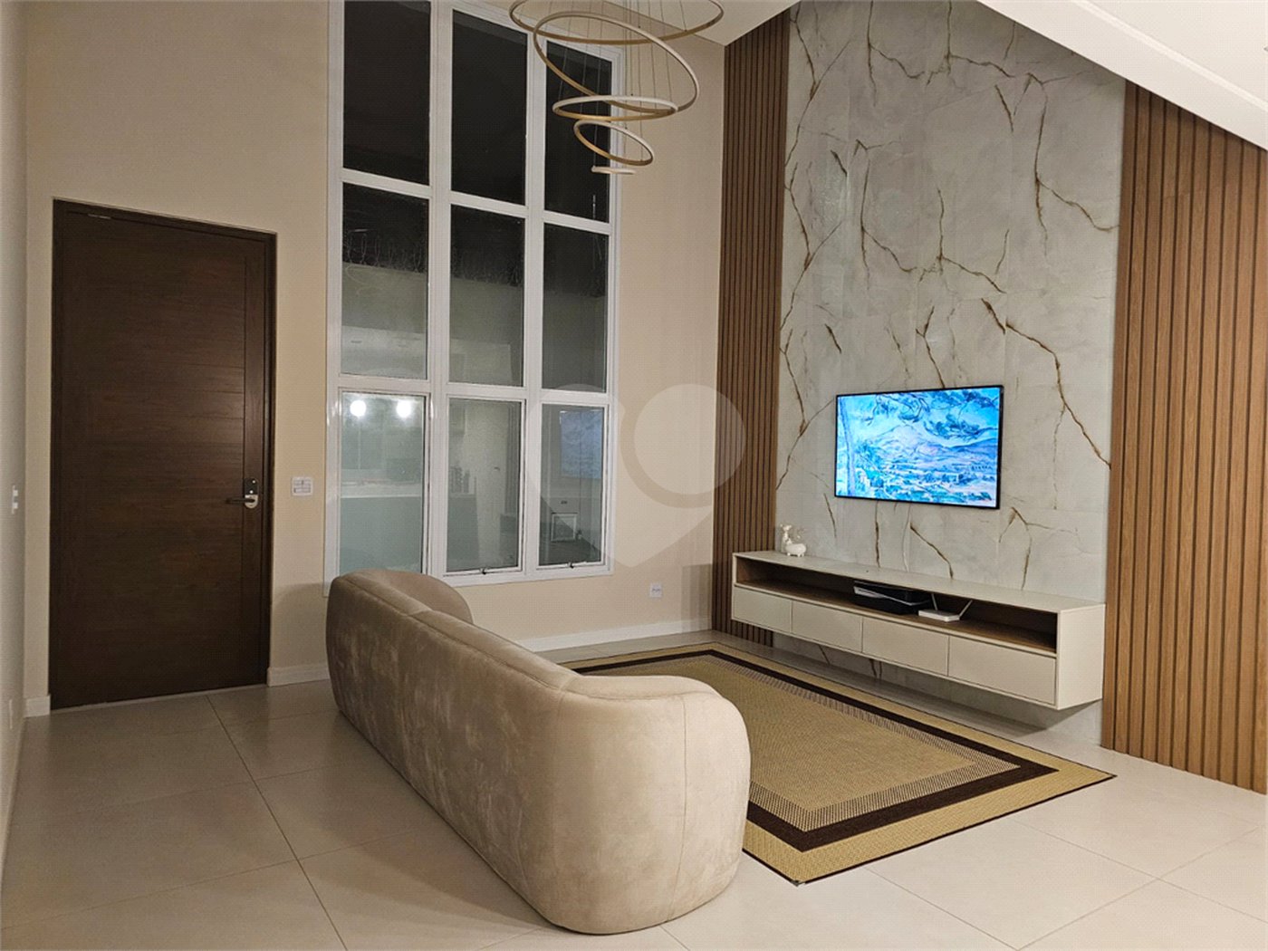 Casa à Venda no Arcoville - Completa e Confortável
