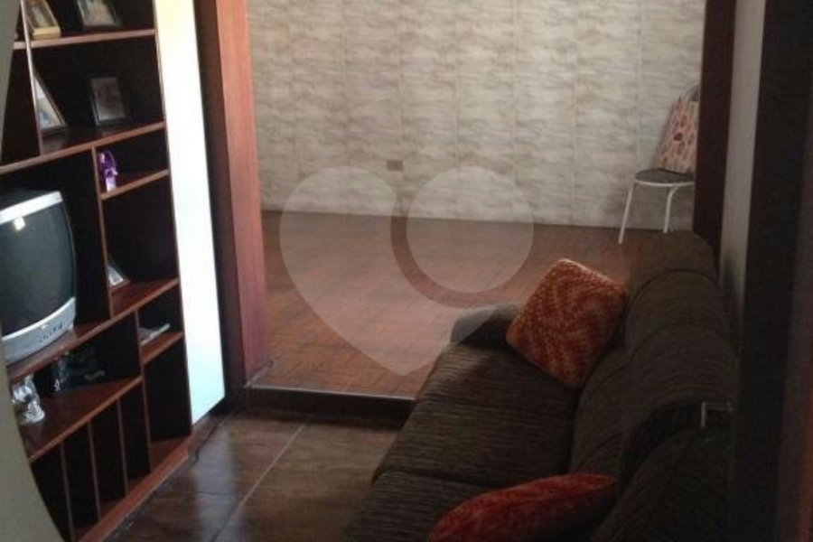 Sobrado à venda com 4 quartos, sendo 1 suíte,  em Jardim Aricanduva, São Paulo, SP