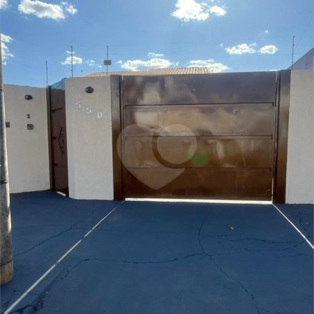 Casa à venda com 3 quartos, sendo 1 suíte, em Ipê, Três Lagoas, MS