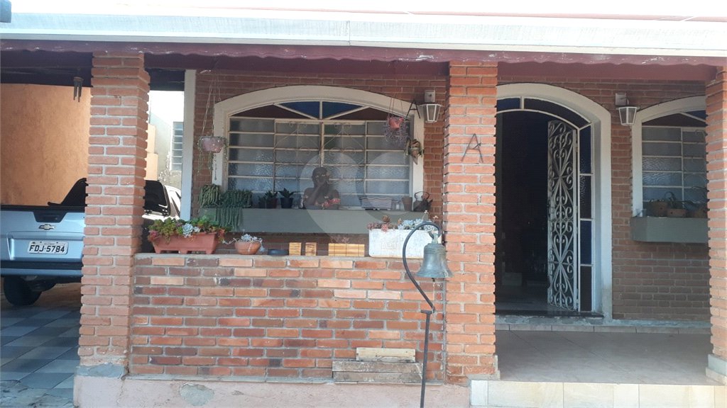 Sobrado à venda com 5 quartos, sendo 3 suítes, em Jardim dos Pinheiros, Atibaia, SP