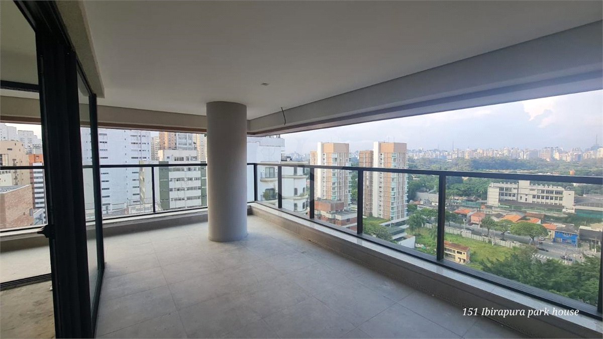 Apartamento à venda com 3 suítes em Moema, São Paulo, SP