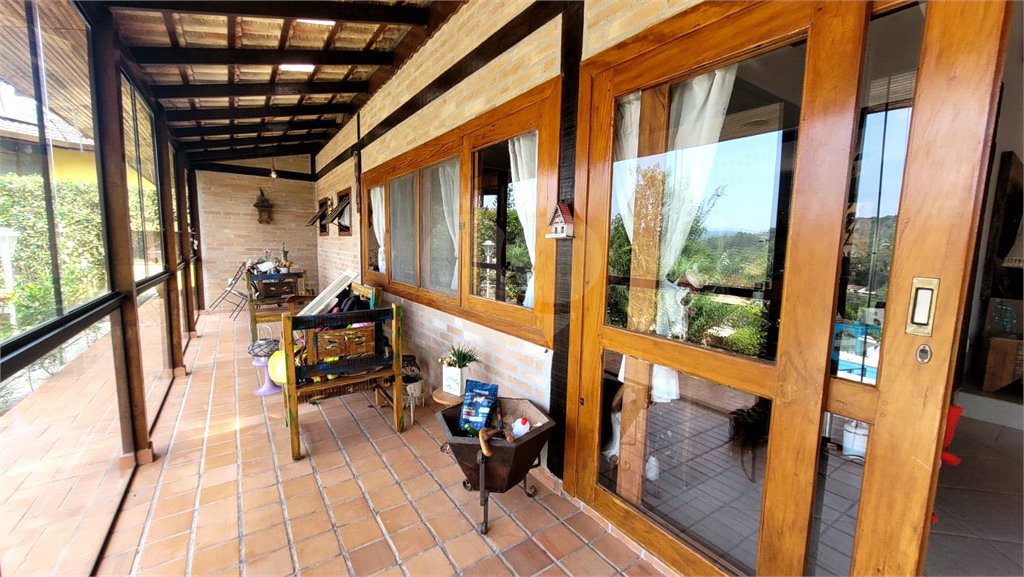 Casa à venda com 3 quartos, sendo 1 suíte, no condomínio Associação Reserva das Hortênsias, Mairiporã - SP
