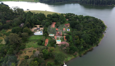 Chácara à venda com 5 quartos, sendo 2 suítes, no Centro, Piracaia, SP