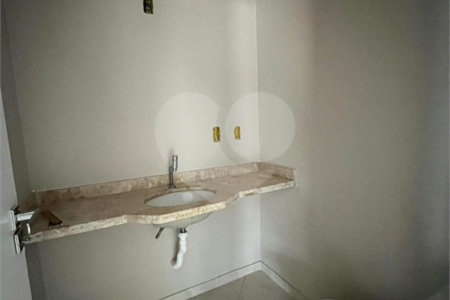 Casa à venda com 4 quartos, sendo 2 suítes, no condomínio Pedra Mar, Rio de Janeiro - RJ