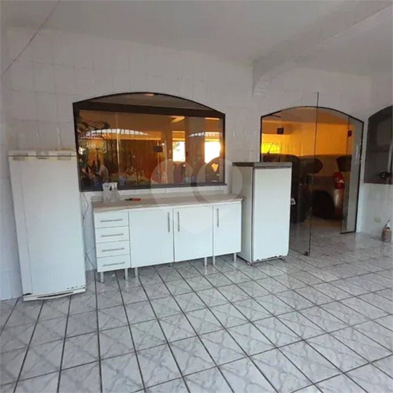 Sobrado à venda com 4 quartos, sendo 1 suíte, em Jardim Pinheiros, São Paulo, SP