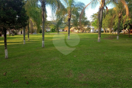 Casa à venda com 4 quartos, sendo 1 suíte,  no condomínio Village da Serra, Araçoiaba da Serra - SP