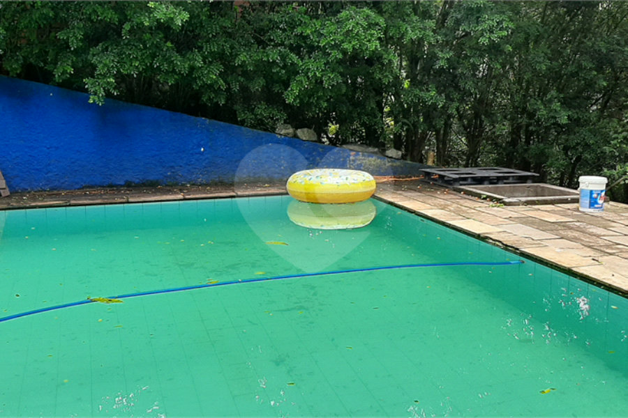 Casa à venda com 4 quartos, sendo 2 suítes, no condomínio Associação Reserva das Hortênsias, Mairiporã - SP