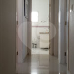 Casa à venda com 3 quartos, sendo 1 suíte, no condomínio Caruatinga, Atibaia - SP