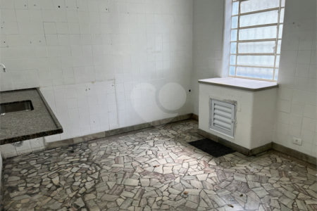 Sobrado à venda com 4 quartos, sendo 1 suíte, em Liberdade, São Paulo, SP