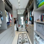 Apartamento 1 suíte com closet, 1 vaga demarcada, Embaré, Santos