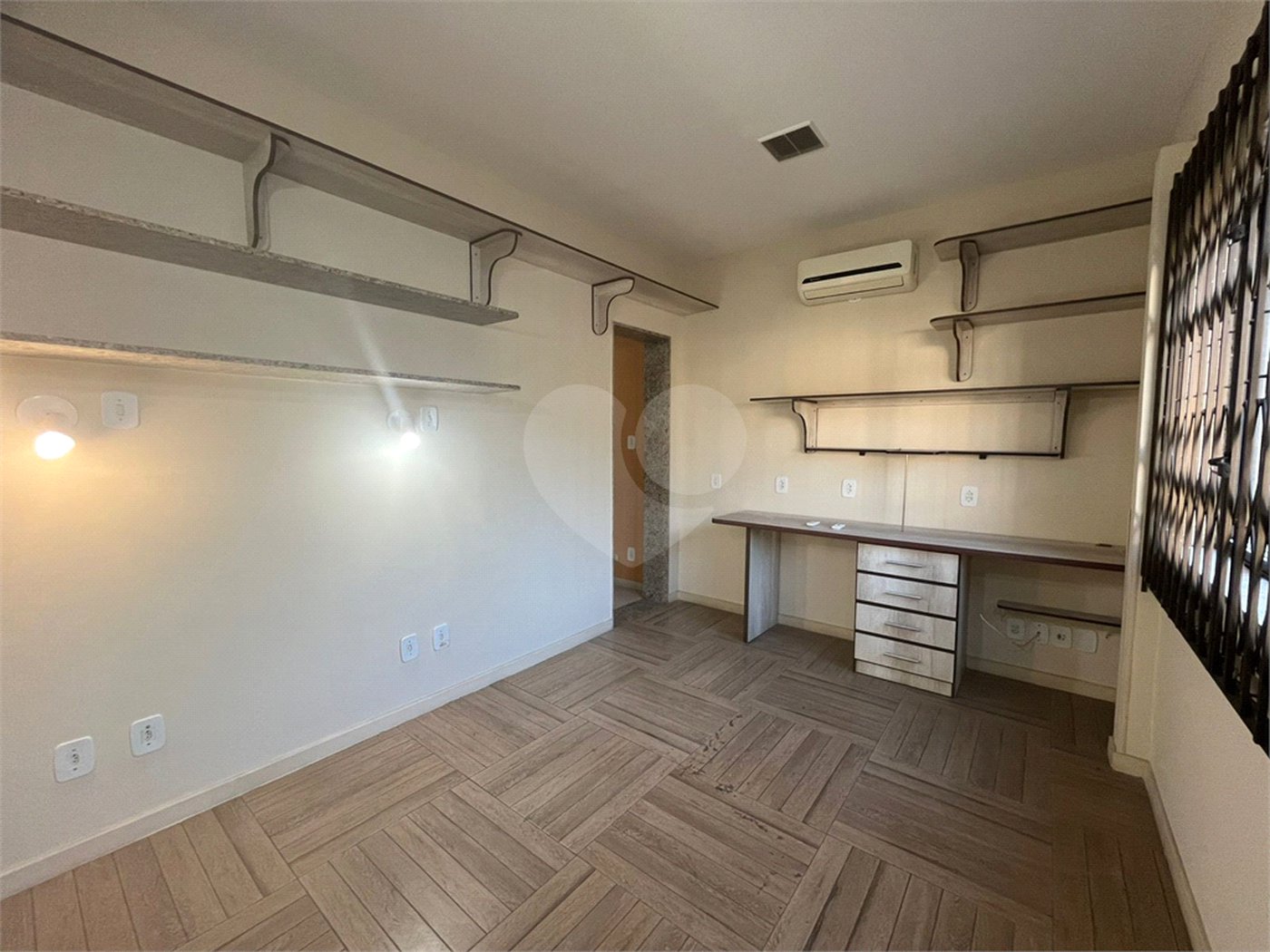Casa à venda com 2 quartos, sendo 1 suíte, no condomínio Residencial Vale das Palmeiras, Rio de Janeiro - RJ