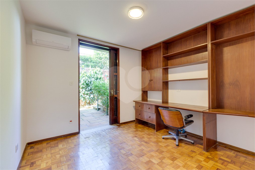 Casa Térrea à venda com 3 quartos, sendo 1 suíte, em Alto da Boa Vista, São Paulo, SP