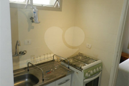 Apartamento mobiliado na Bela Vista de 36m² com 1 vaga de garagem.