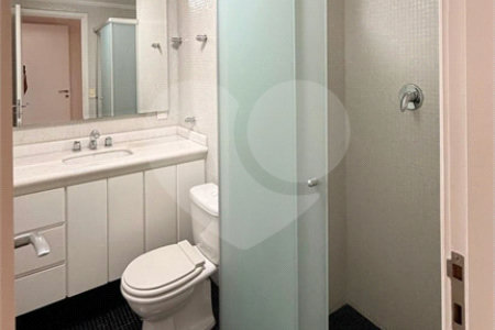 Apartamento à venda com 3 quartos, sendo 1 suíte,  em Moema, São Paulo, SP