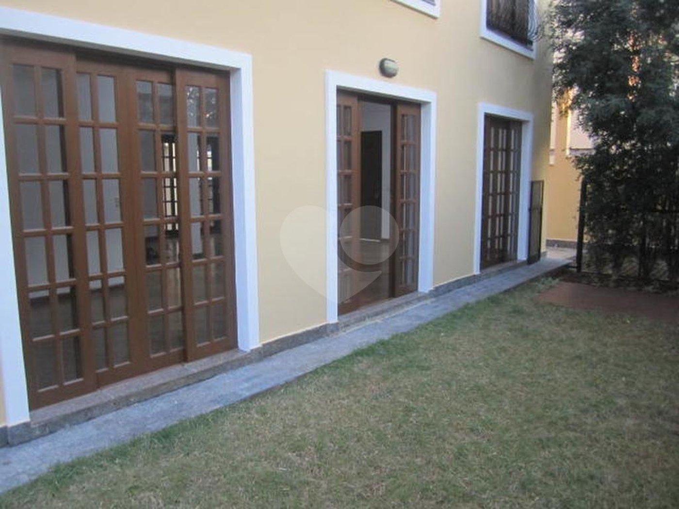 Casa para alugar com 4 quartos, sendo 2 suítes, no condomínio Palm Garden, São Paulo - SP