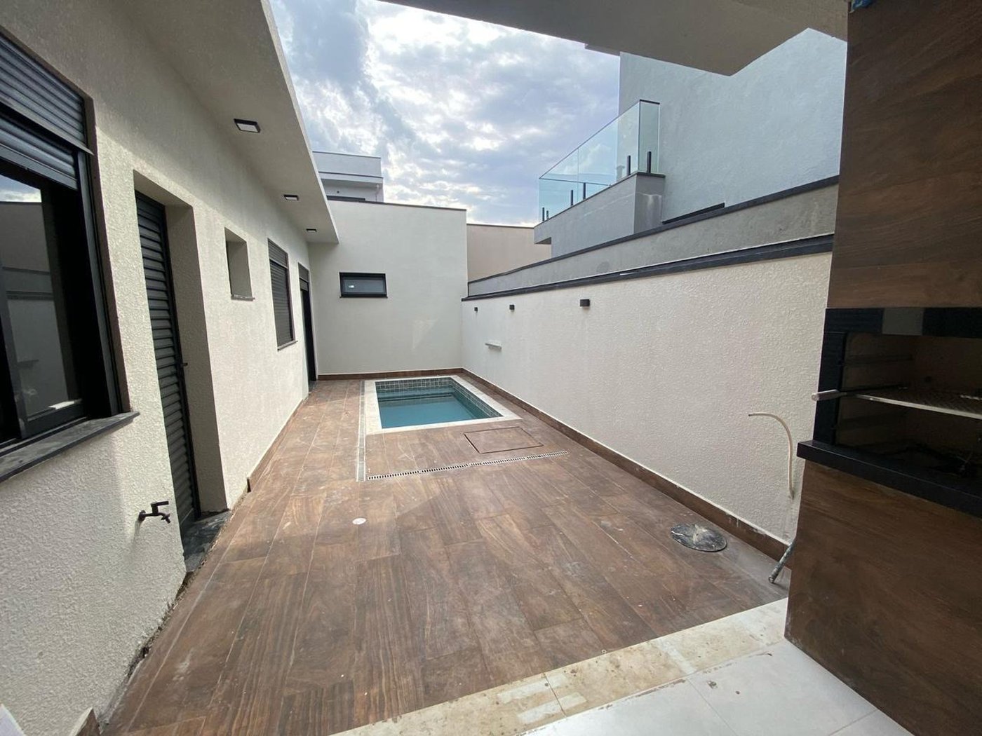 Casa à venda com 3 quartos, sendo 1 suíte, no condomínio Terras da Estancia, Paulínia- SP