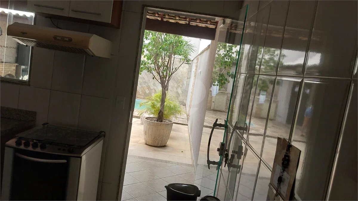 CONDOMÍNIO VALE DAS PALMEIRAS - CASA 3 QTOS + SUITE + PISCINA + GARAGEM 4 CARROS + ENERGIA SOLAR