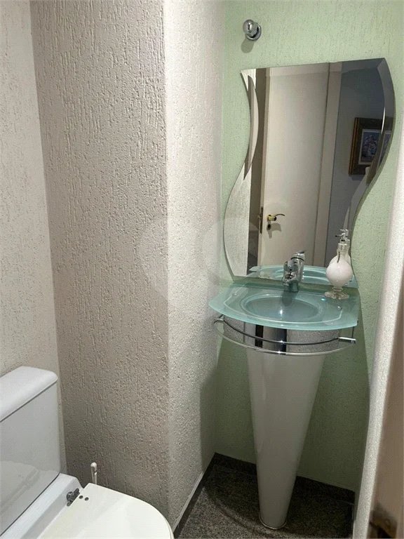 Apartamento na Vila Regente Feijó com 135m2, com 2 dorms, 1 suíte, 2 vagas. Estuda permuta.