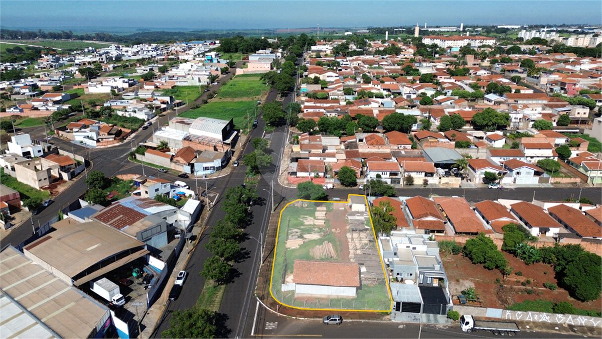 Terreno à venda em Parque Laranjeiras, Araraquara, SP
