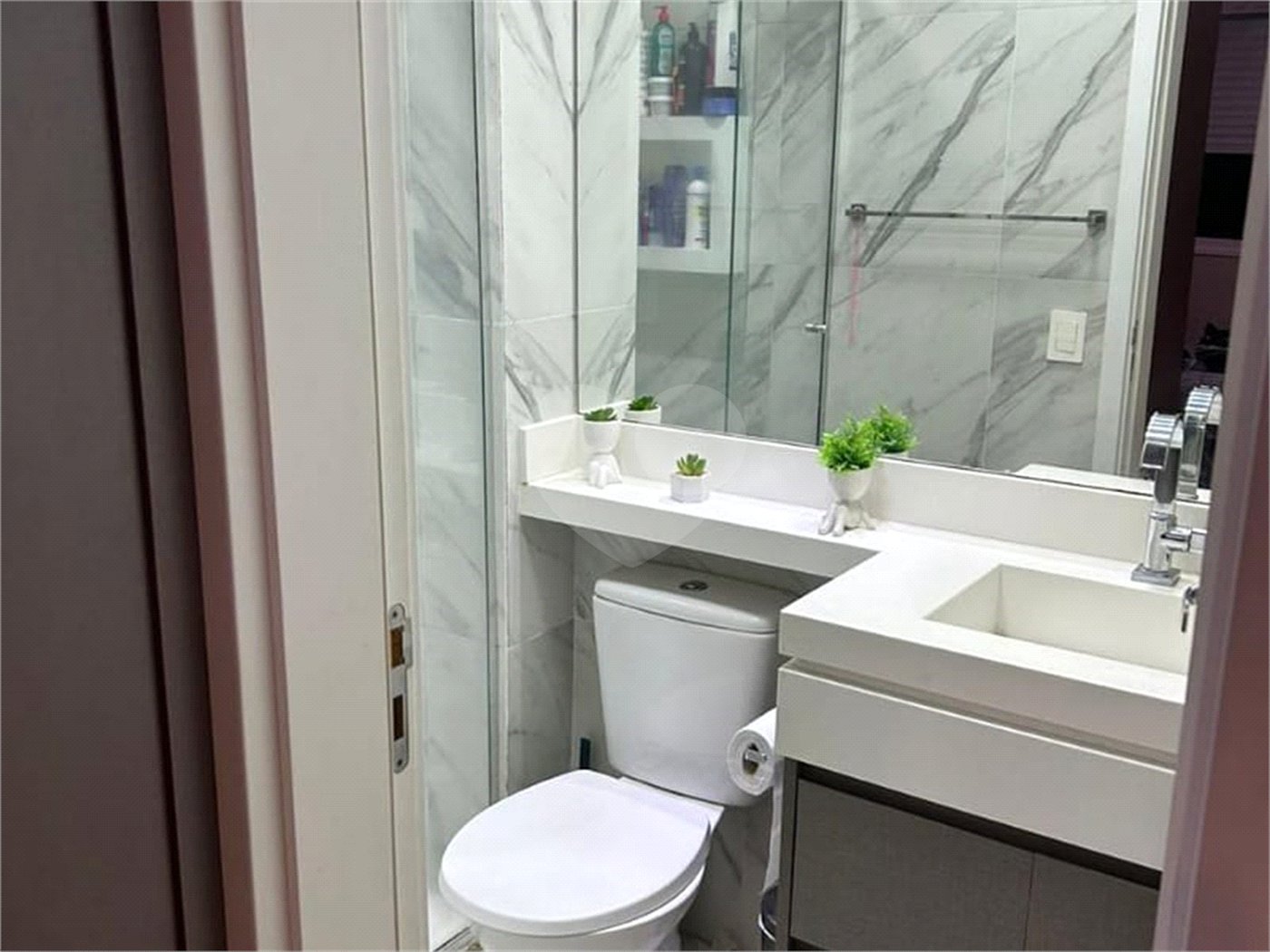 Apartamento à venda com 2 quartos, sendo 1 suíte,  em Continental, Osasco, SP