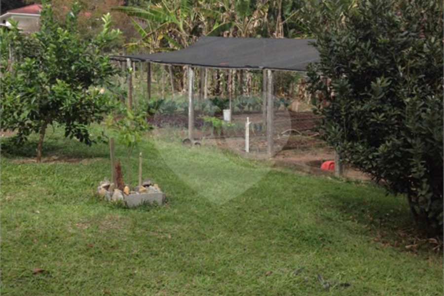 Chácara à venda com 3 quartos, sendo 1 suíte, no Centro, Bom Jesus dos Perdões, SP