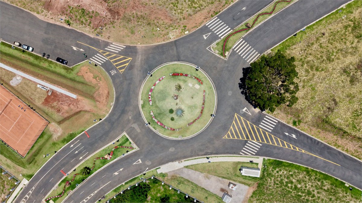 Casa térrea 3 dormitórios (3 suítes), espaço gourmet, piscina, 2 vagas garagem, condomínio fechado com ampla área lazer