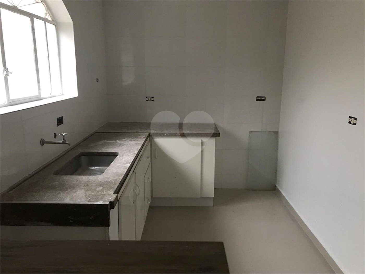 Sobrado à venda com 4 quartos, sendo 1 suíte, em Jardim Floresta, São Paulo, SP