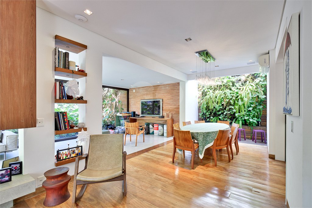 Casa Térrea à venda com 3 quartos, sendo 1 suíte, em Alto da Boa Vista, São Paulo, SP