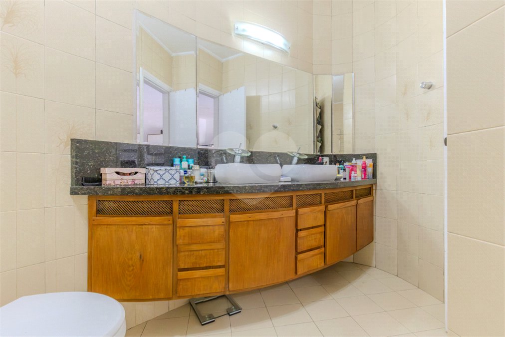 Sobrado à venda com 4 quartos, sendo 2 suítes, em Jardim Prudência, São Paulo, SP