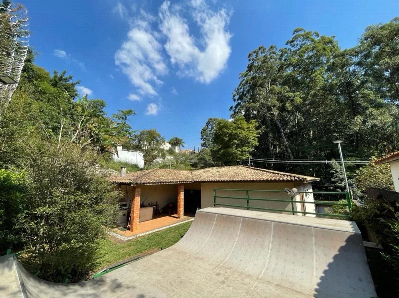 Casa à venda com 4 quartos, sendo 1 suíte,  em Vila Morumbi, São Paulo, SP