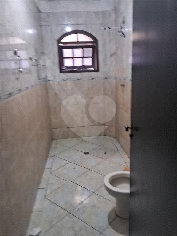 Sobrado à venda com 10 quartos, sendo 1 suíte, em Parque Ramos Freitas, São Paulo, SP
